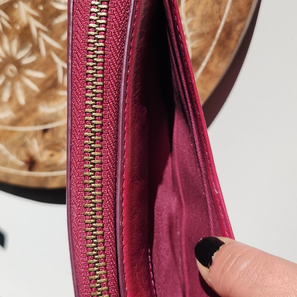 Fossil Leather Long Zippy Wallet in Cranberry Color - EUC - Picture 12 of 12